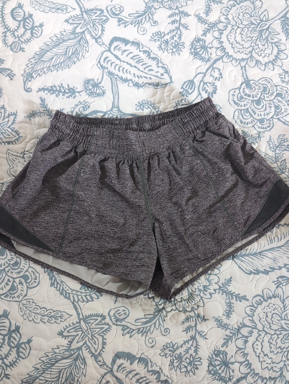 Lululemon Gray 🩶 Shorts Size 8